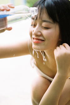 岳故意装睡让我挺进去视频短视频